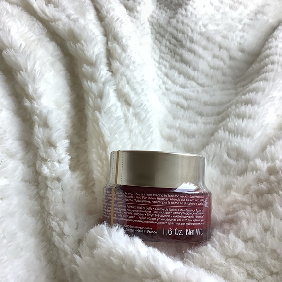 Clarins - Picture 2 of 3